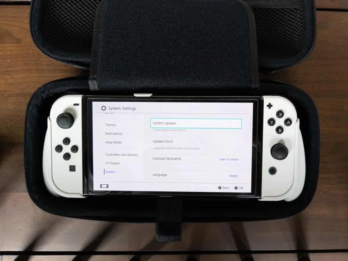 Nintendo Switch OLED + Case + 512GB SD card - Image 4