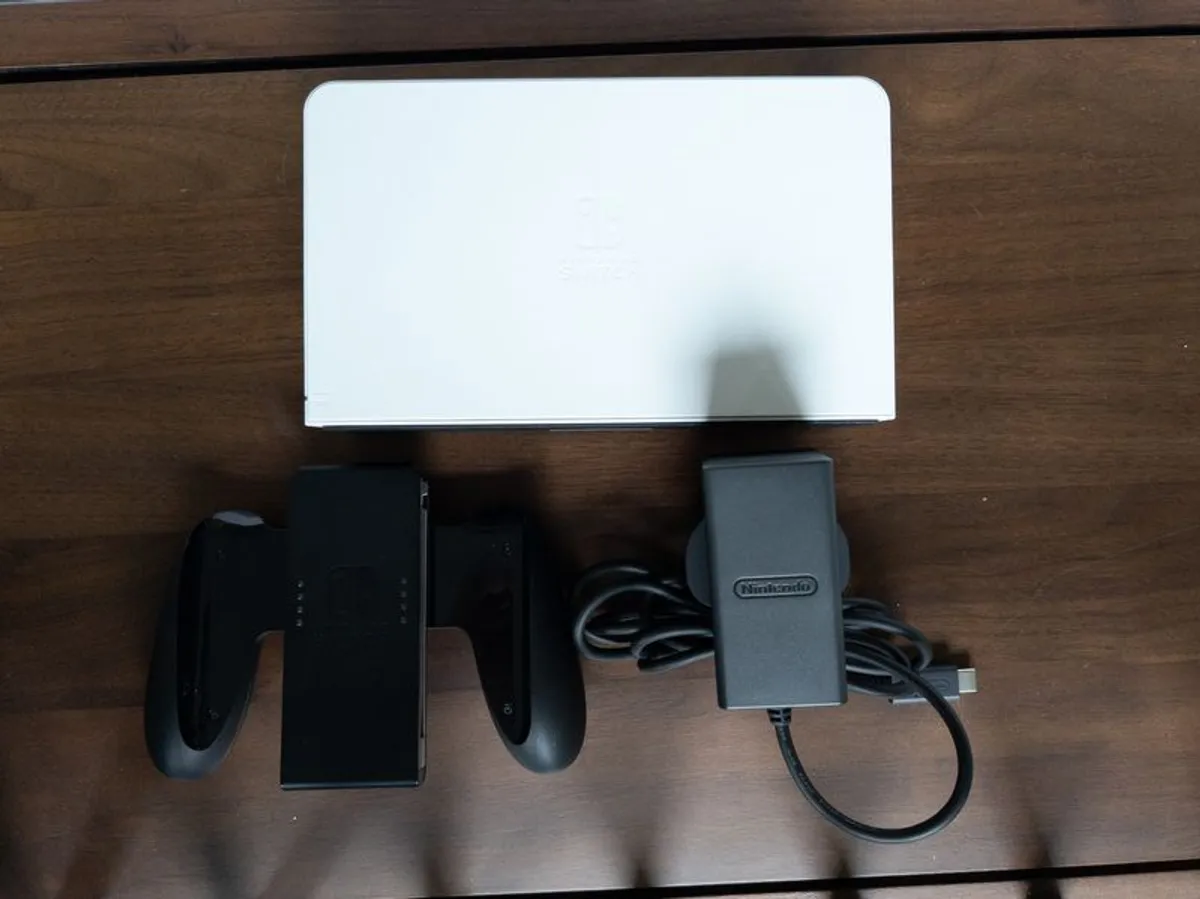 Nintendo Switch OLED + Case + 512GB SD card - Image 2