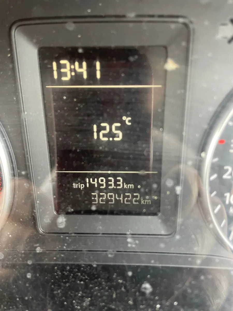 Volkswagen Caddy 2011 - Image 2