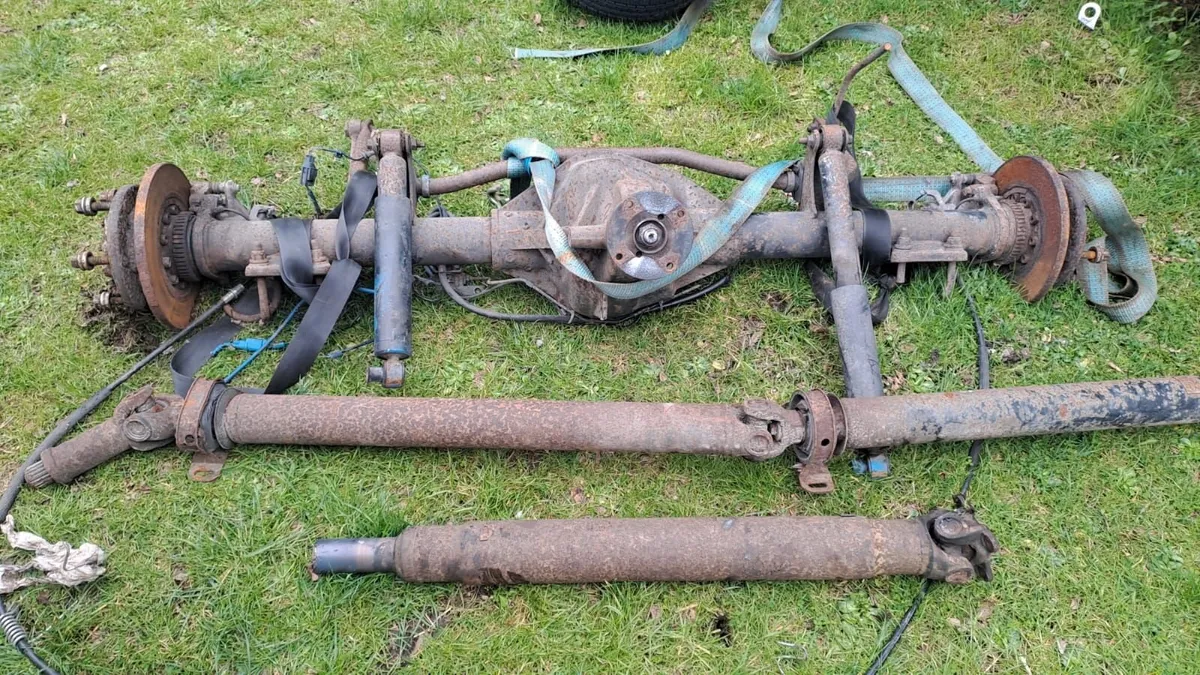 Axel 2.4L Ford Transit with wheels - Image 1