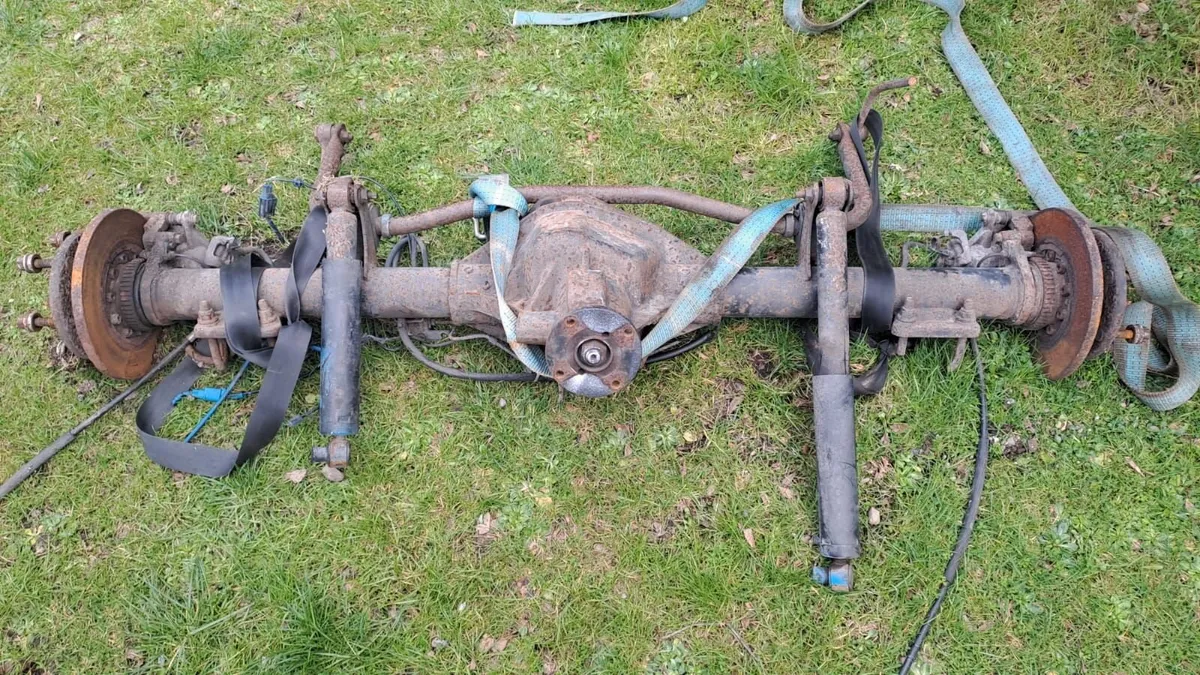 Axel 2.4L Ford Transit with wheels - Image 3