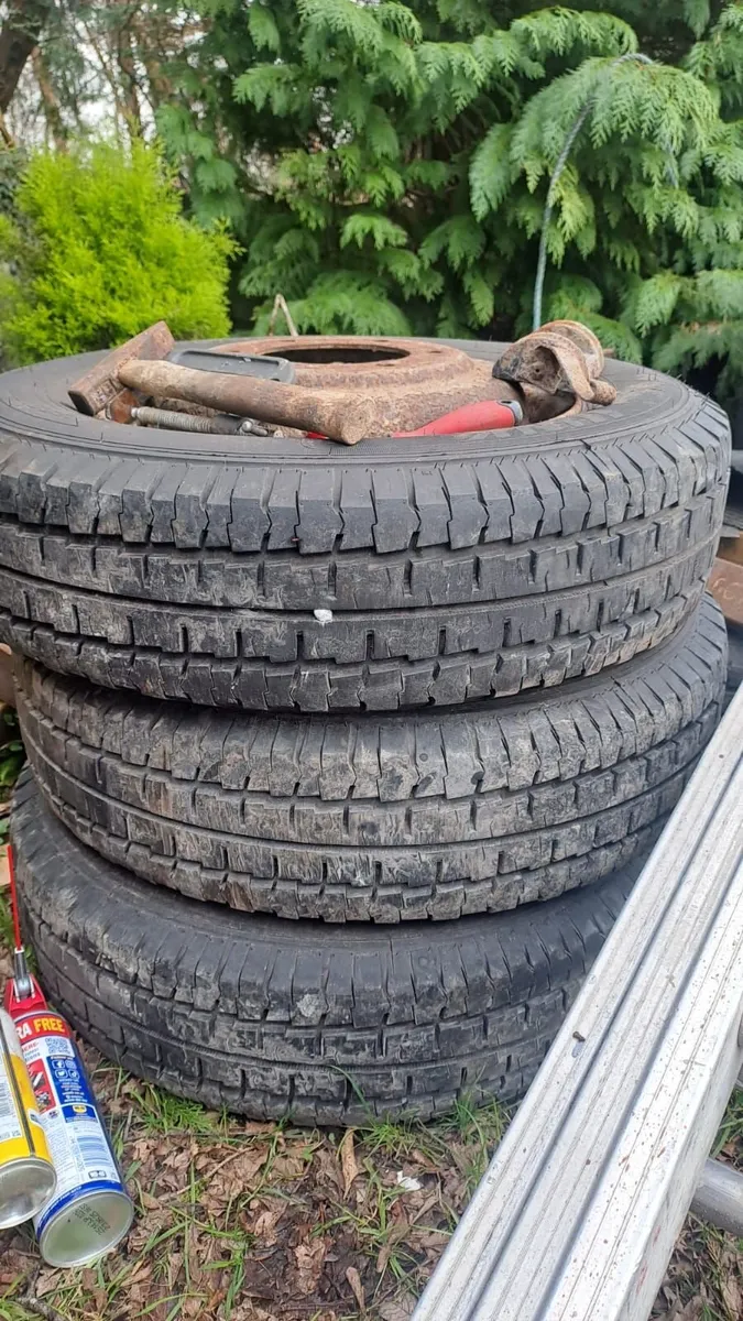 Axel 2.4L Ford Transit with wheels - Image 2