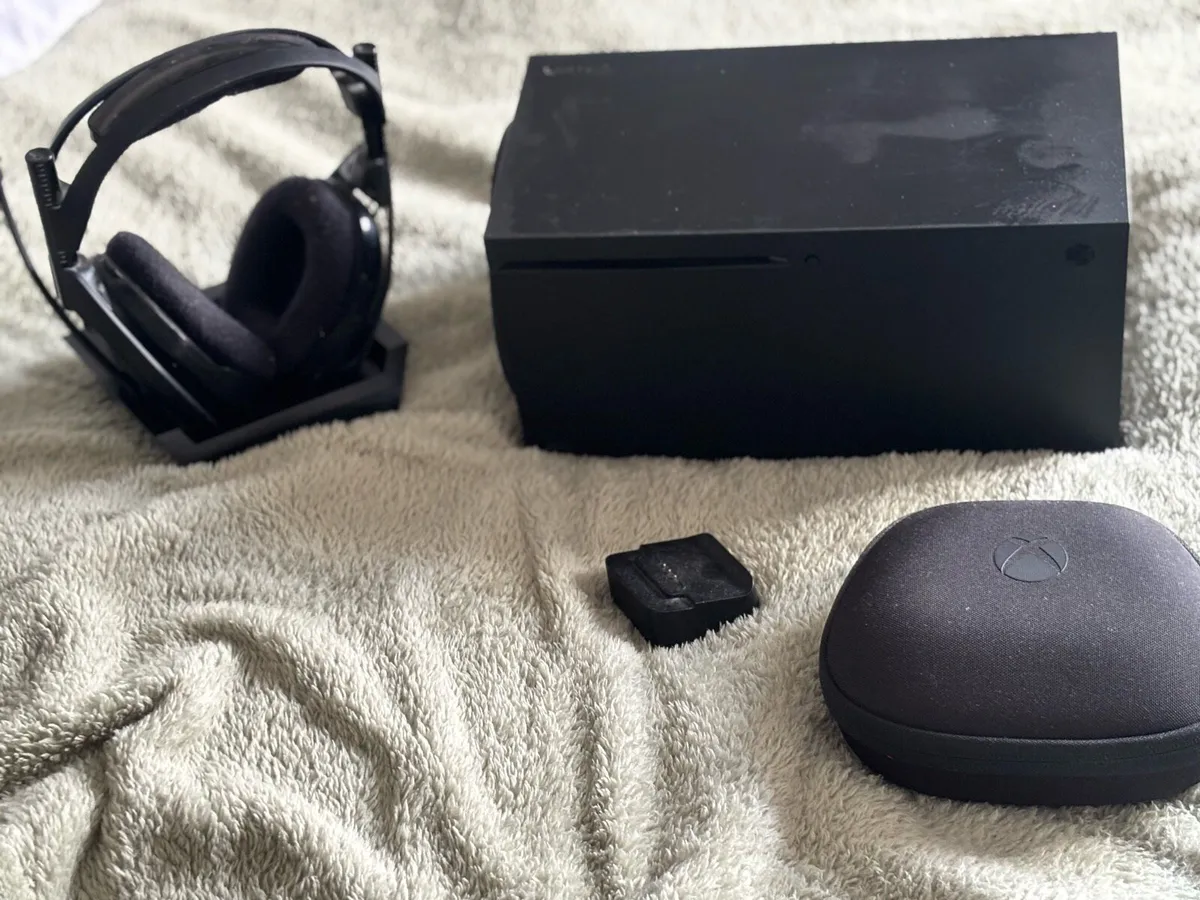 Complete gaming setup - Image 2