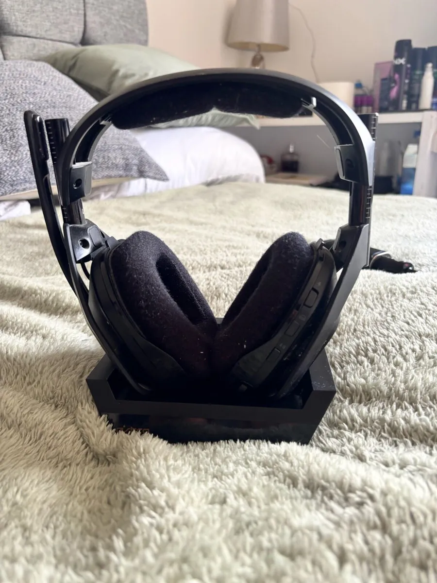 Complete gaming setup - Image 4