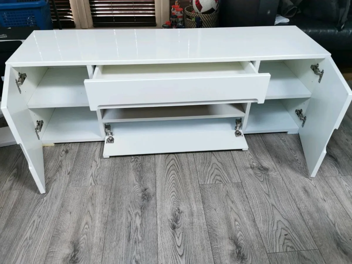 TV Unit - Image 2