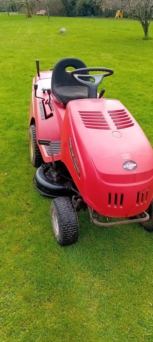 Ride on lawnmower - Image 1