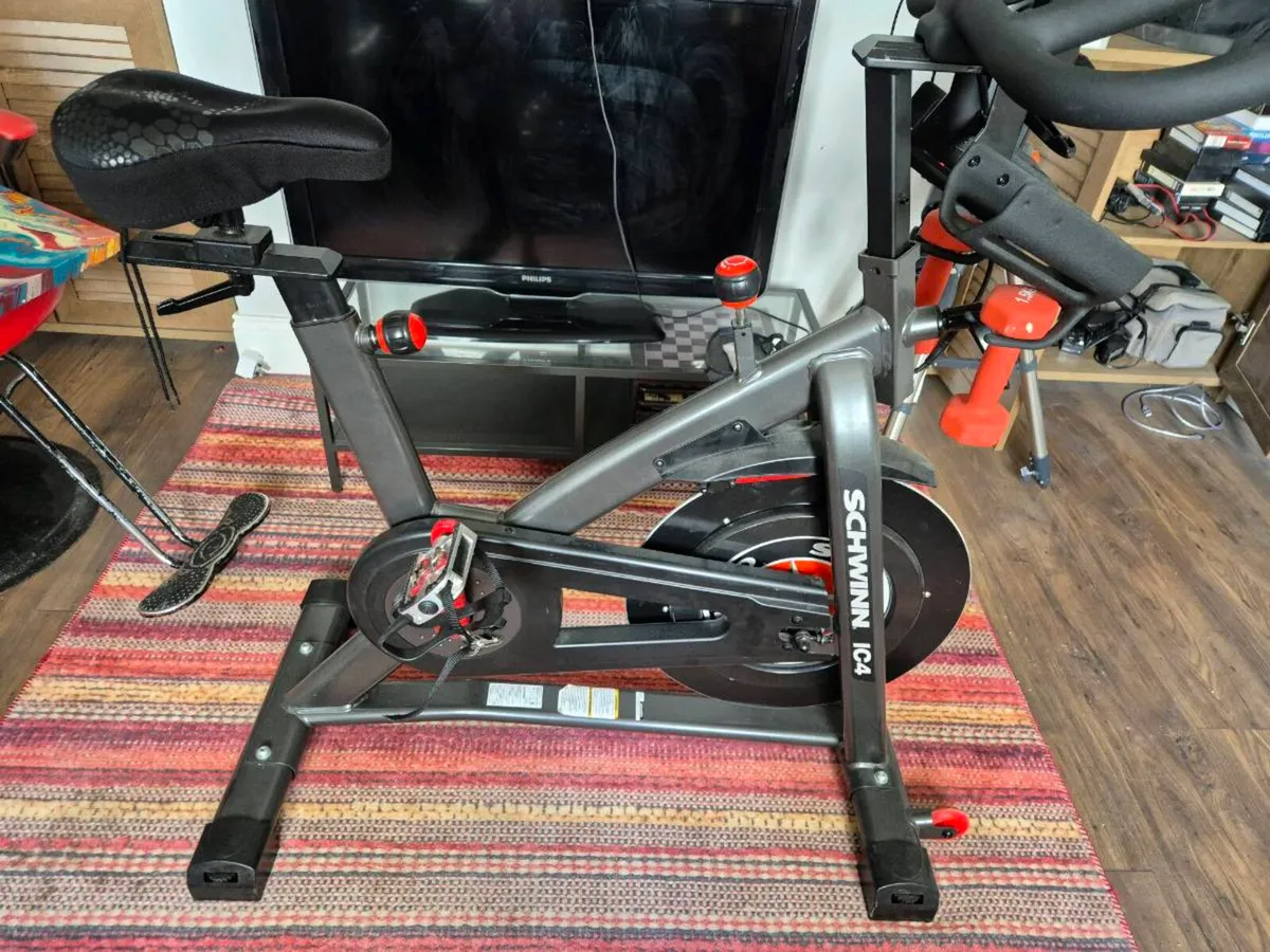 Scwinn IC4 spin exercise bike