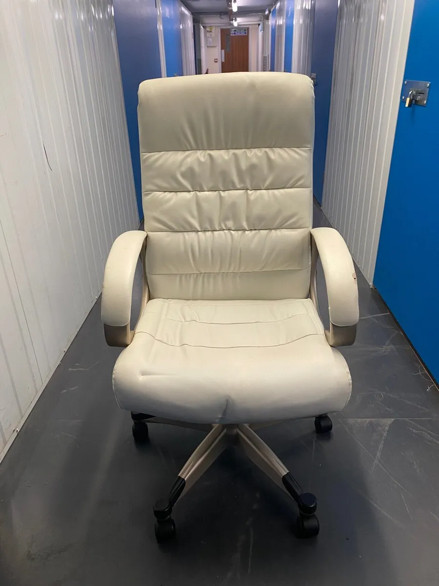 Office chair - Image 1