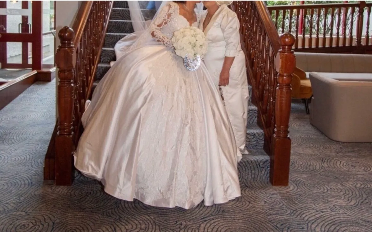 Wedding dress - Image 1