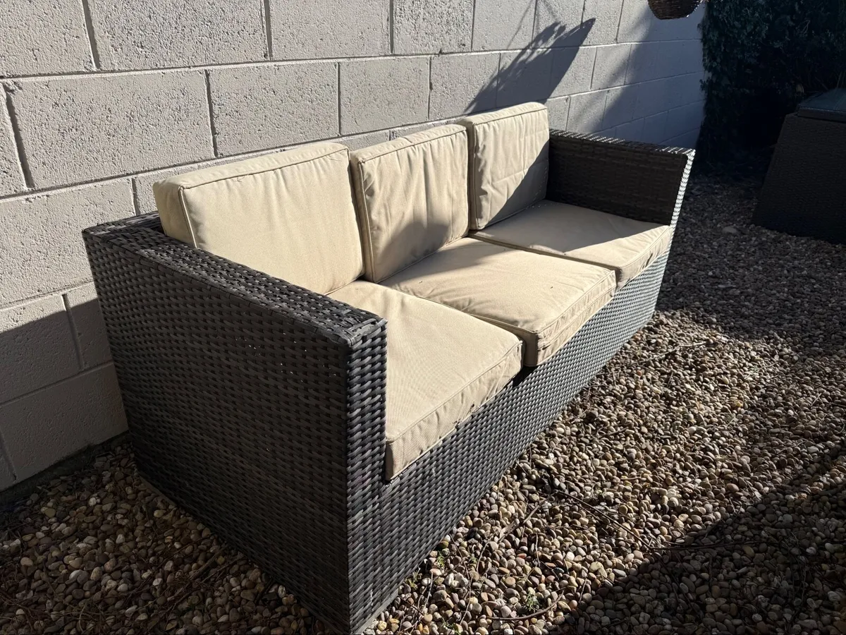 Garden furniture - Image 1