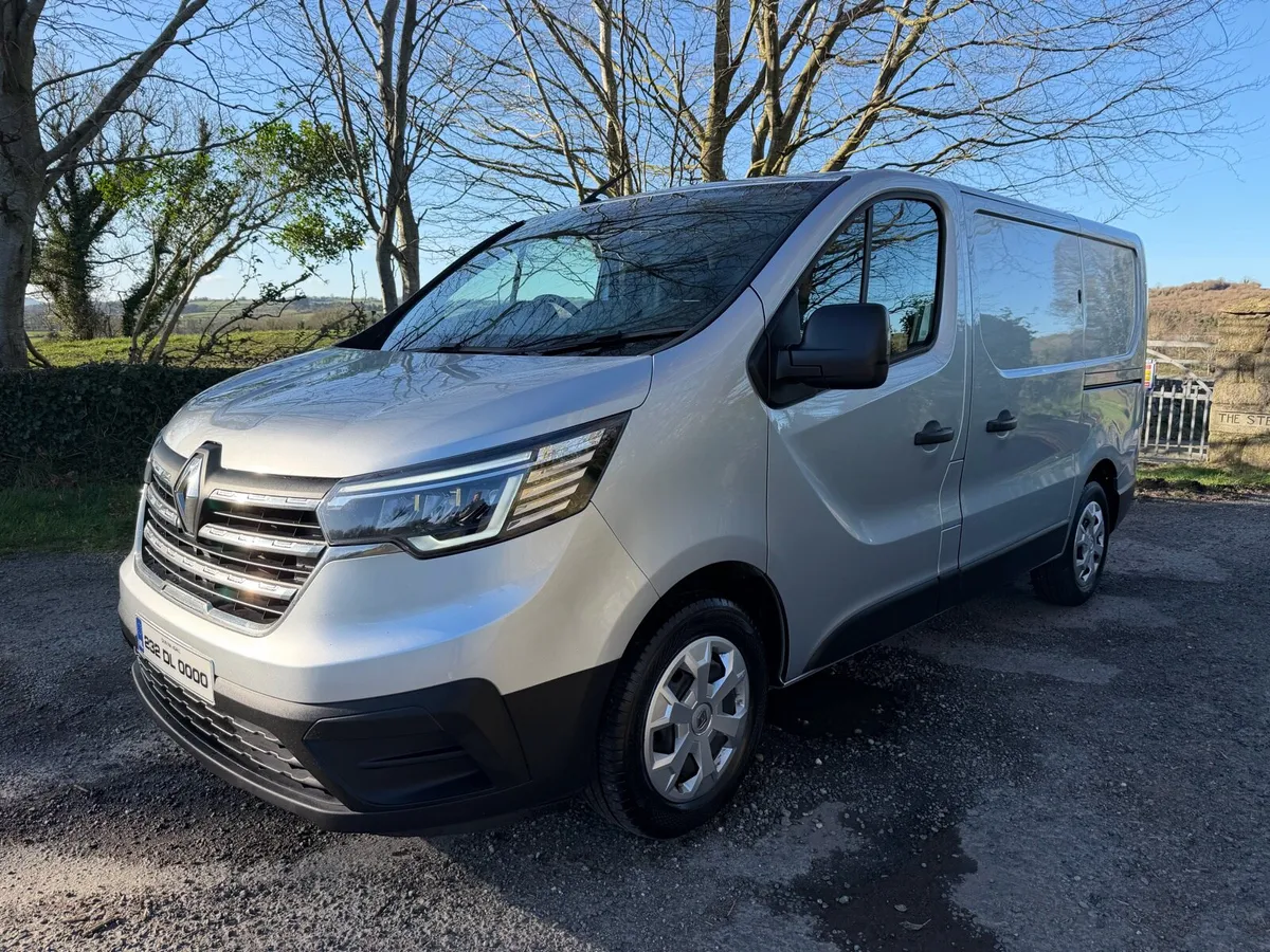 2023 Renault trafic - Image 2