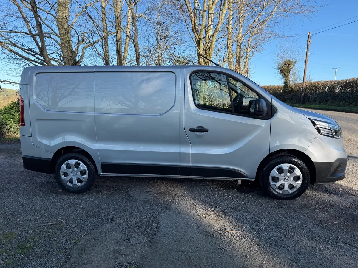 2023 Renault trafic - Image 3