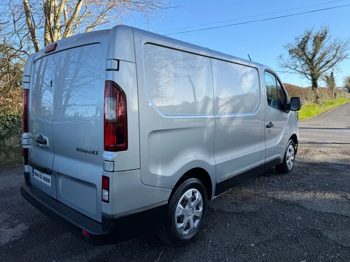 2023 Renault trafic - Image 4