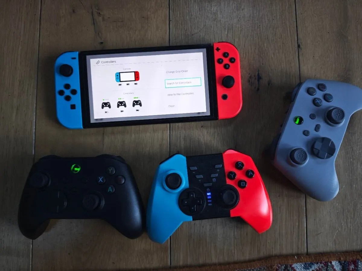 Nintendo Switch 7 Games, 3 Controllers, Case &dock - Image 1