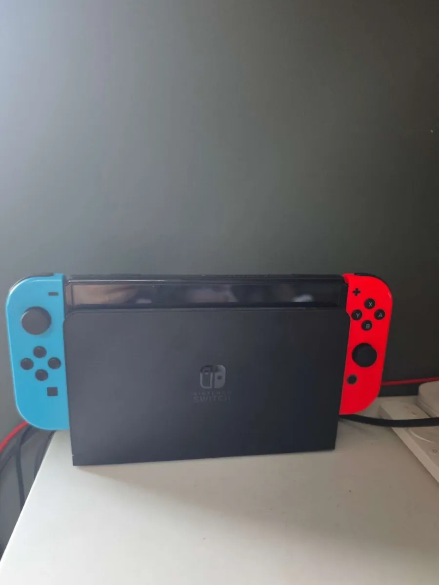 Nintendo Switch 7 Games, 3 Controllers, Case &dock - Image 2