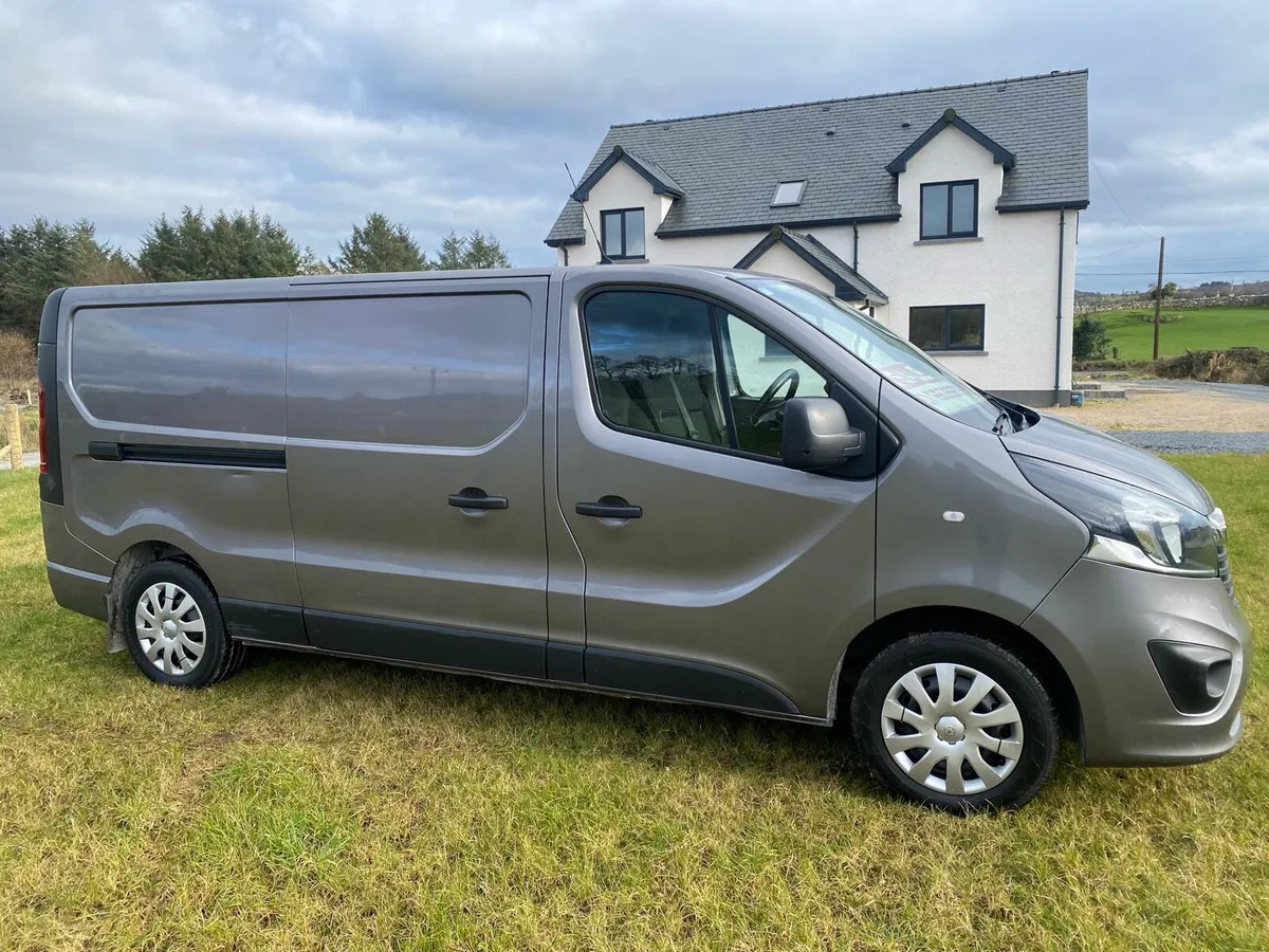 192 Vivaro sportive , NO VAT ,  traffic - Image 4