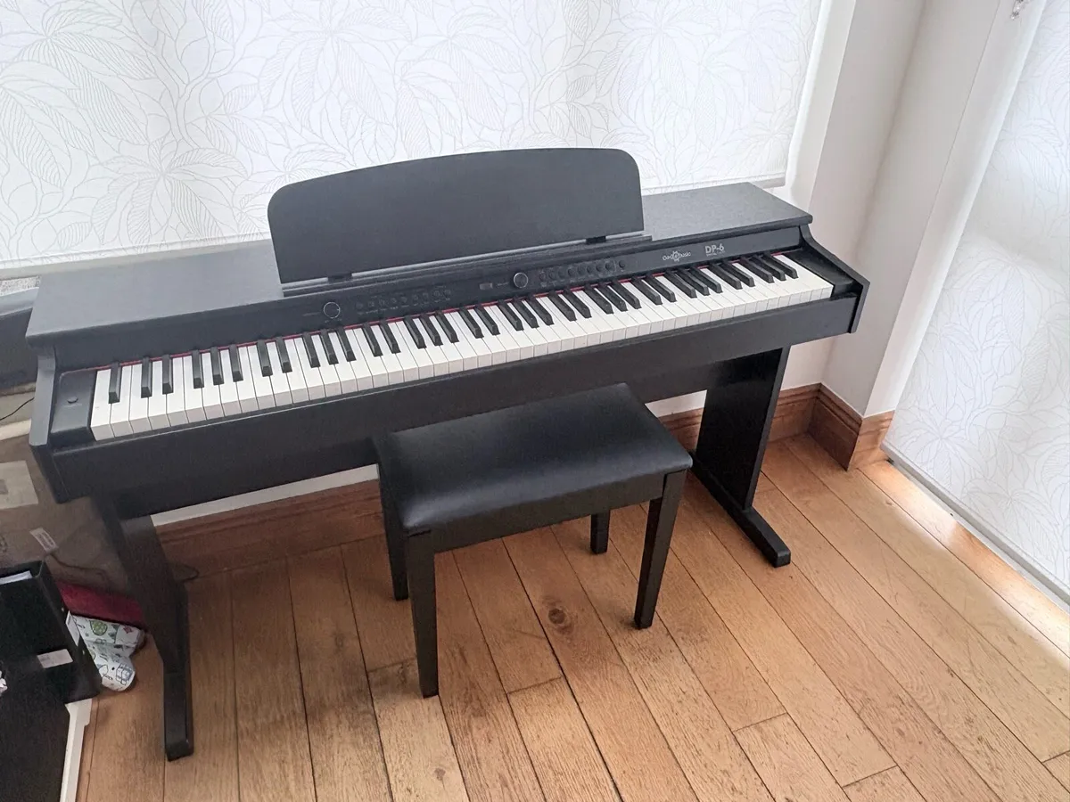 Gear4Music DP6 keyboard piano - Image 1