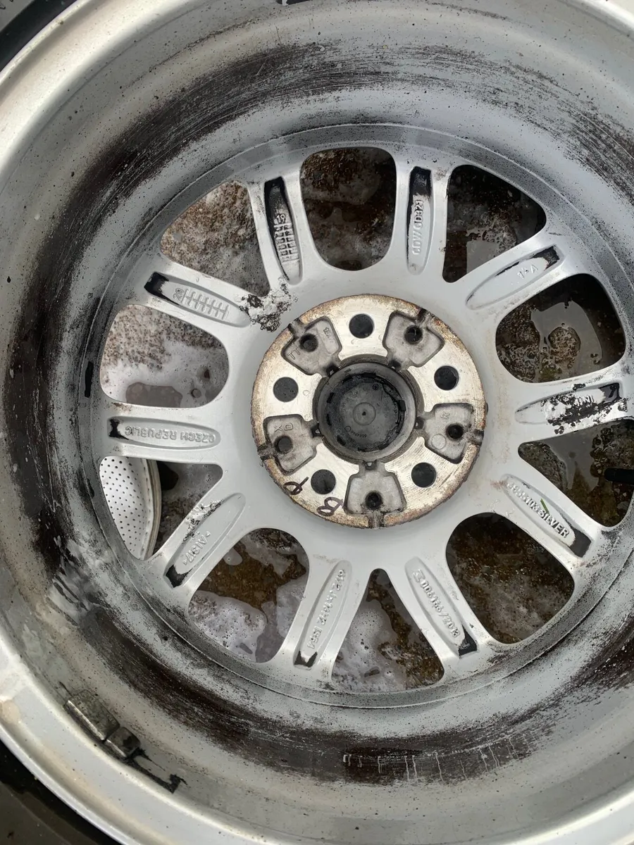 16” originall alloys with all season tyres MINI - Image 2