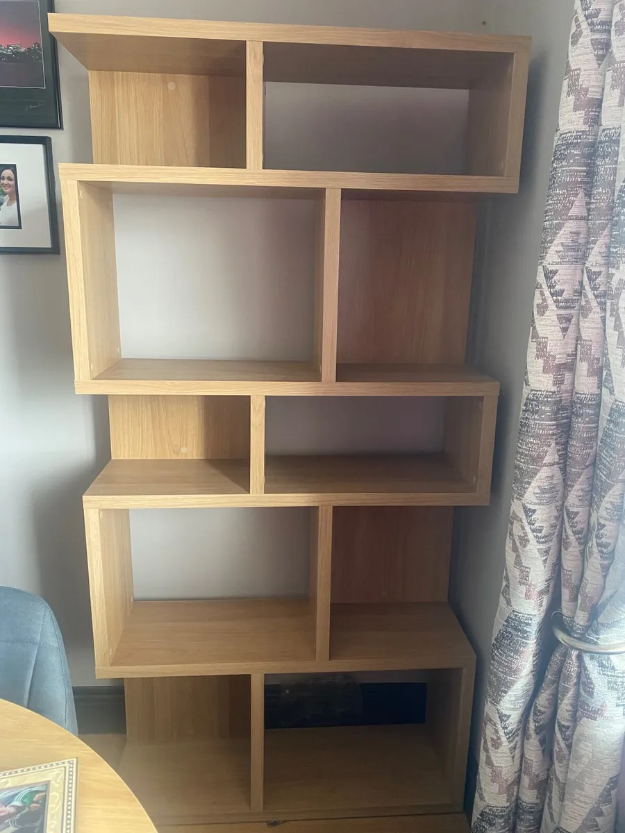 Oak display unit