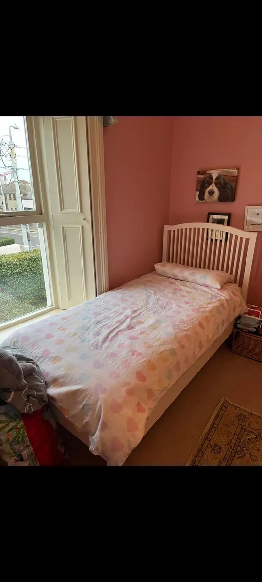 Single beds - Image 1