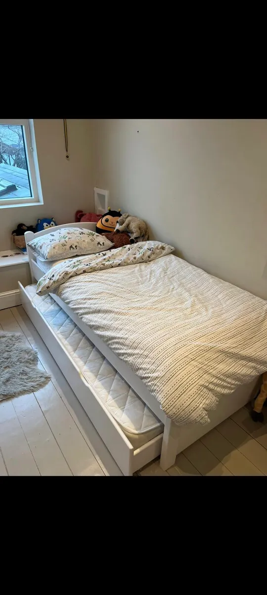 Single beds - Image 2