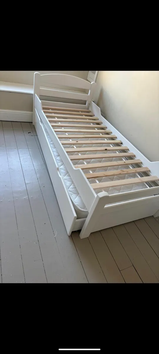 Single beds - Image 3