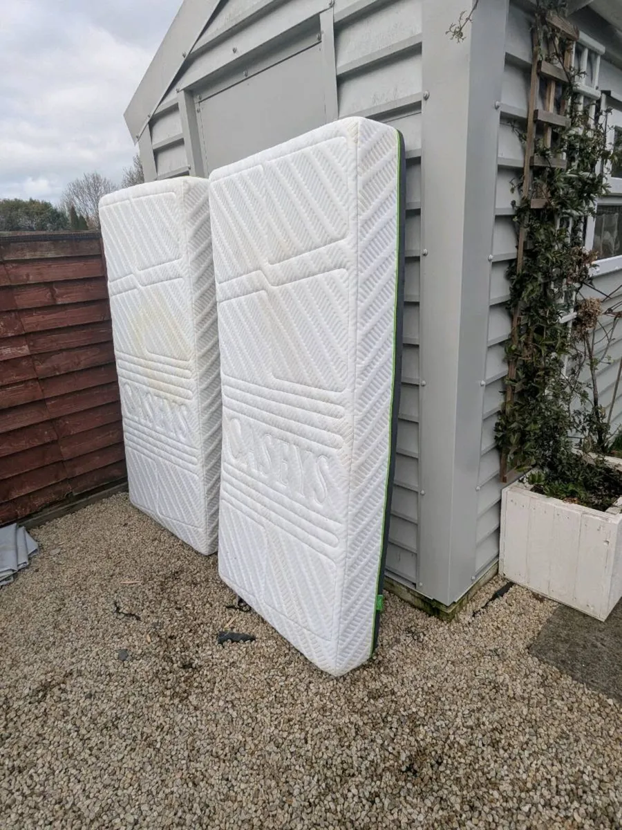 Single beds - Image 4