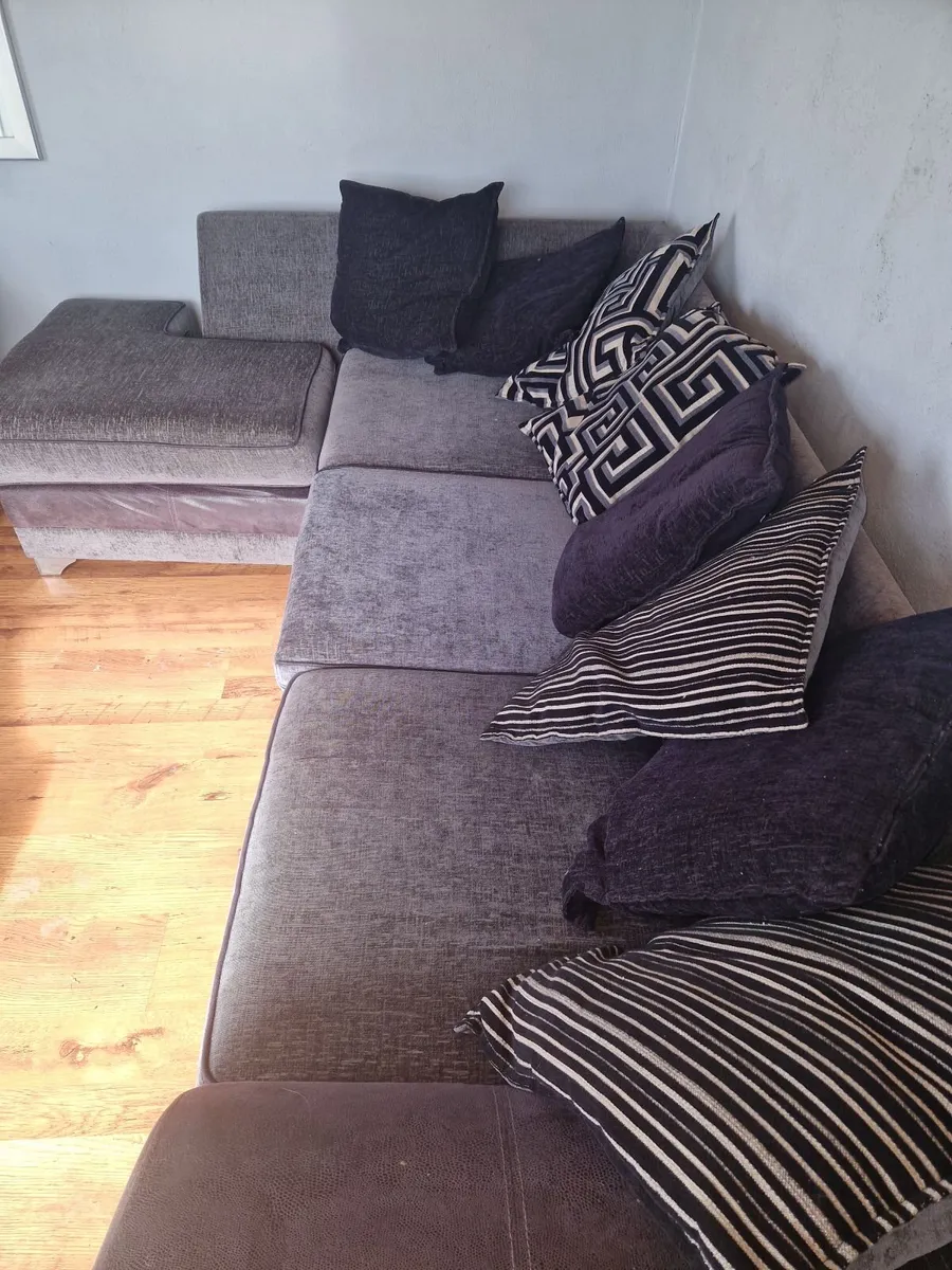 Corner sofa - Image 1