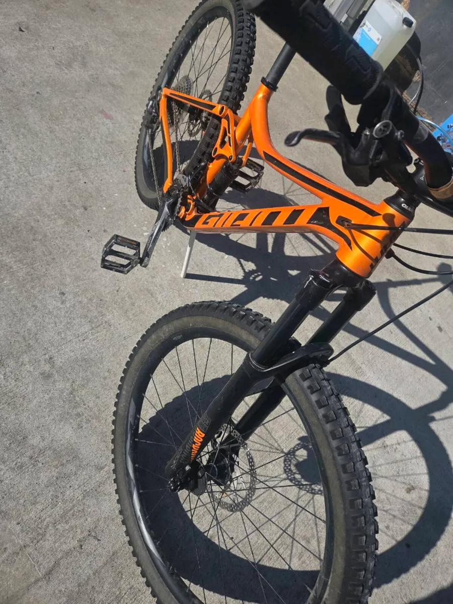 Giant stance - Image 1