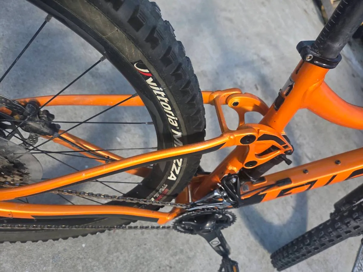 Giant stance - Image 4