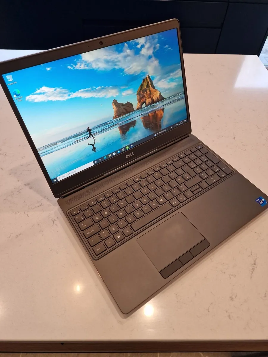 Dell Precision 7560 laptop - Image 1