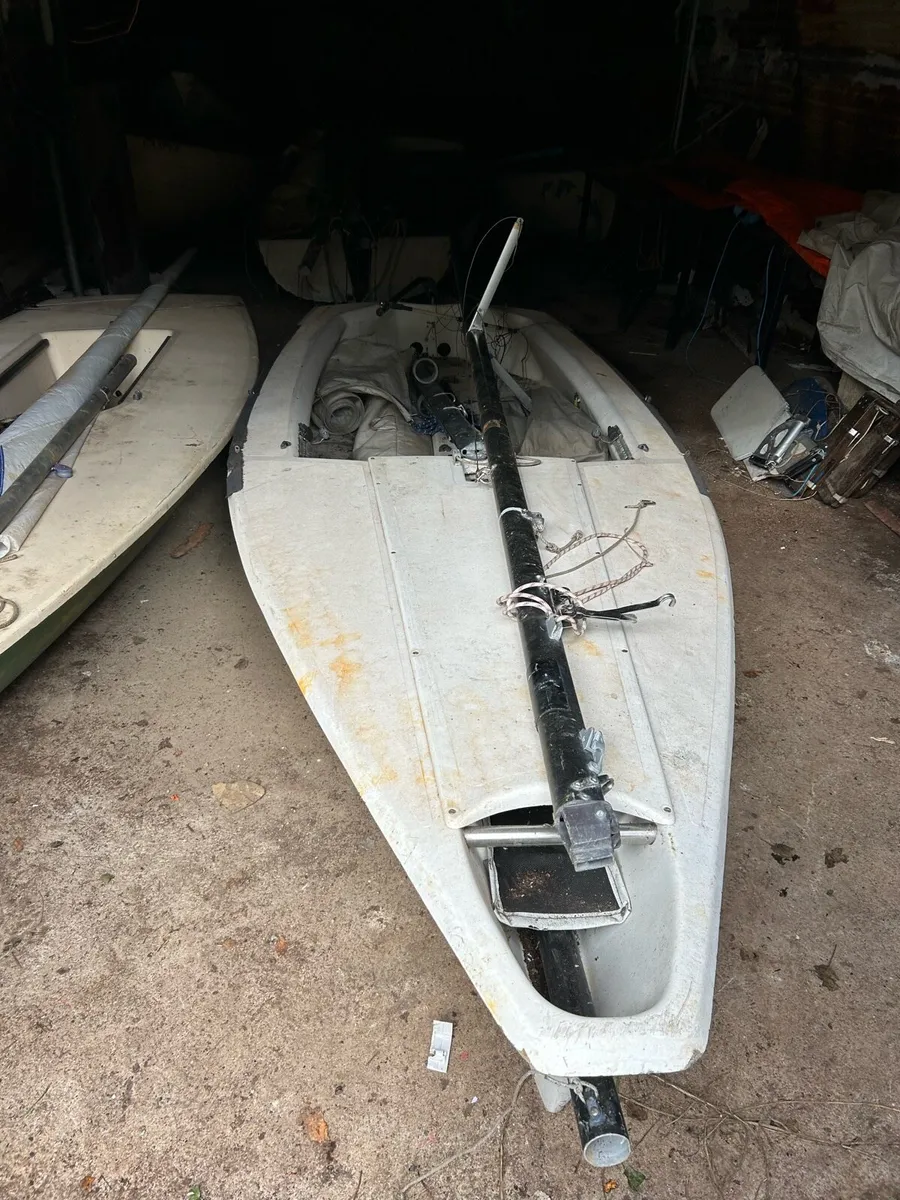 405 Sailing Dinghy - Image 1