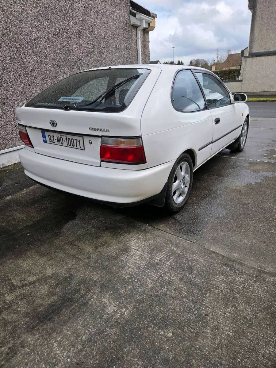 Toyota corolla - Image 4