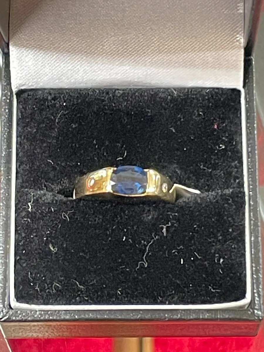 18k golf ring with sapphire and diamonds. - Image 2