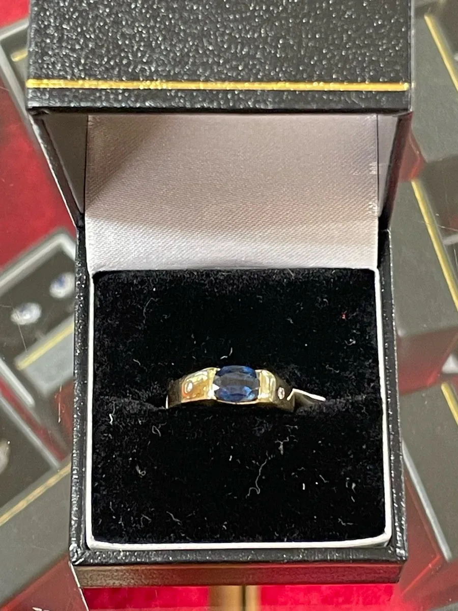 18k golf ring with sapphire and diamonds. - Image 1