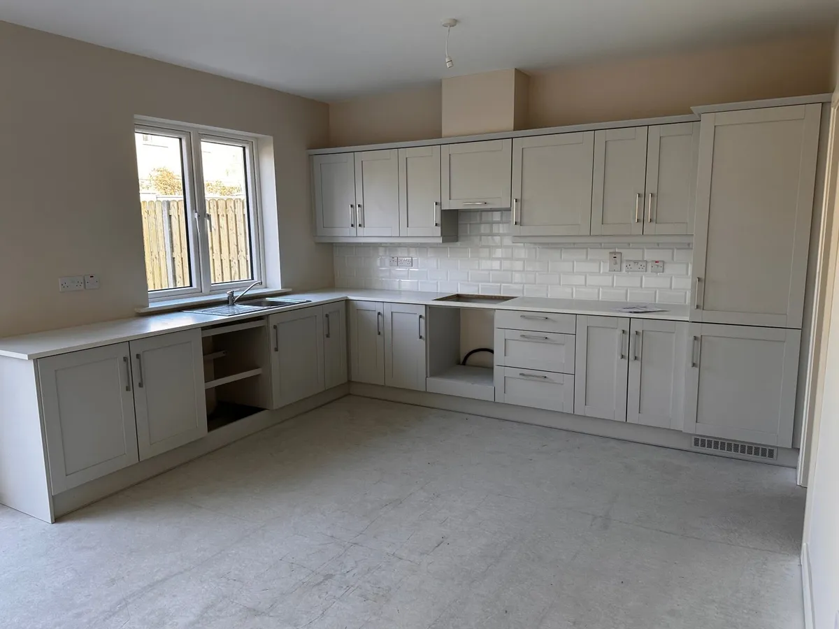 Kitchen cupboards - Image 2