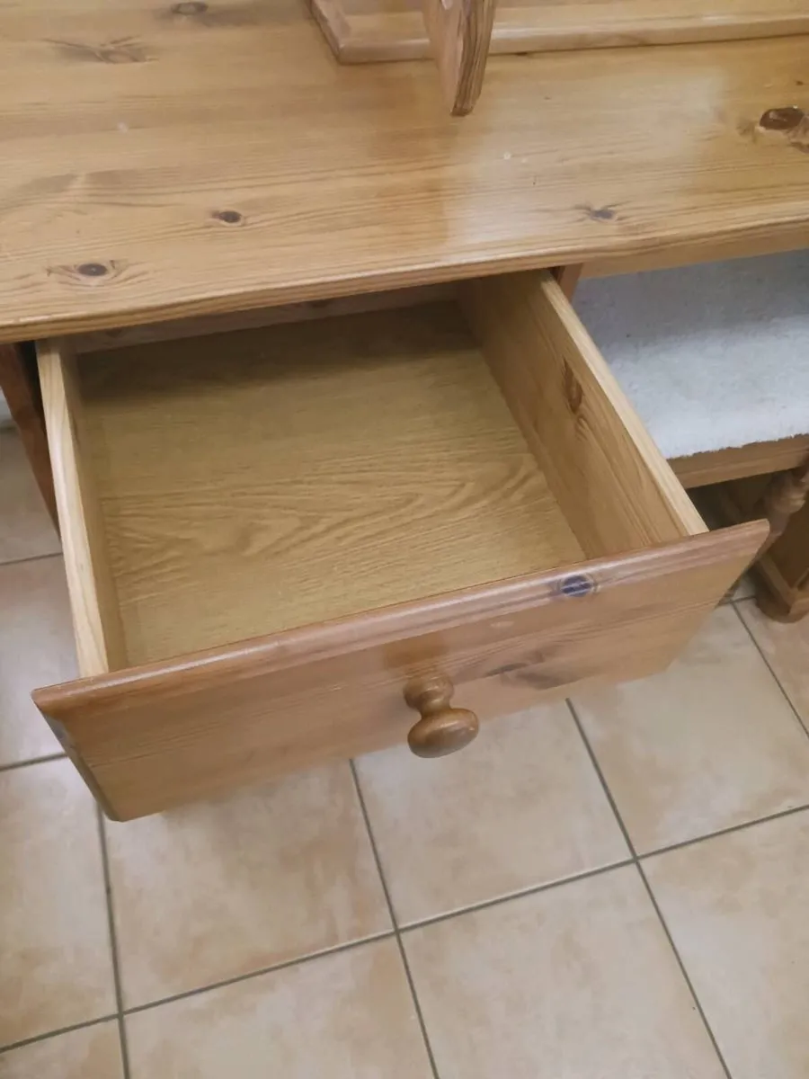 Vanity desk - Image 2