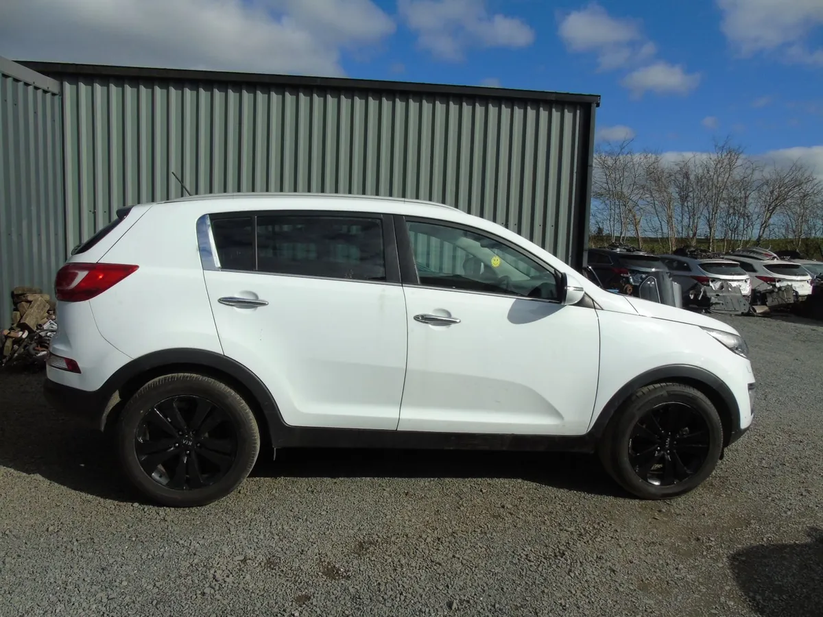 kia sportage 2015 white & silver BREAKING/CHEAP - Image 1