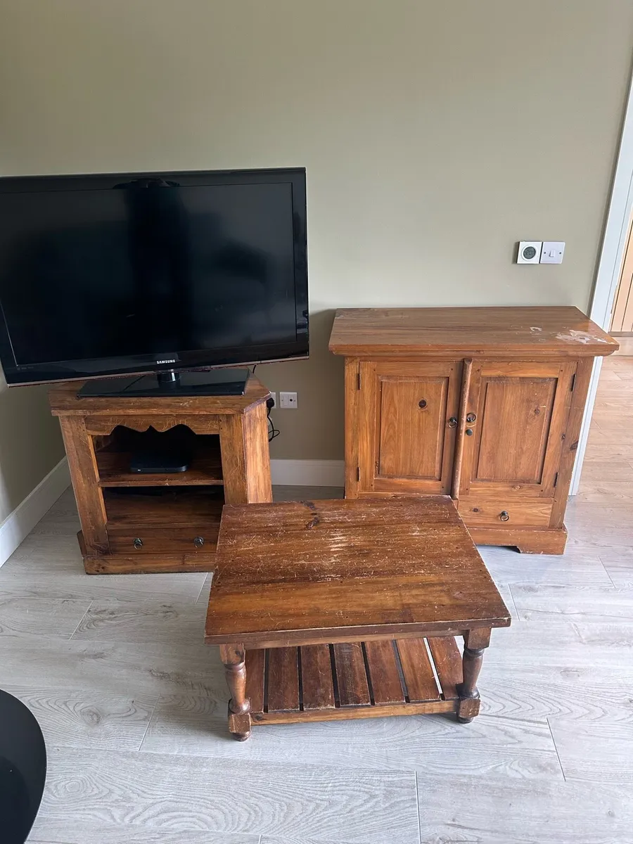 Tv stand, drinks cabinet & coffee table - Image 1