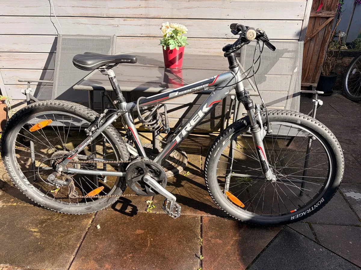 Trek 3500 Mountain Bike - Image 1