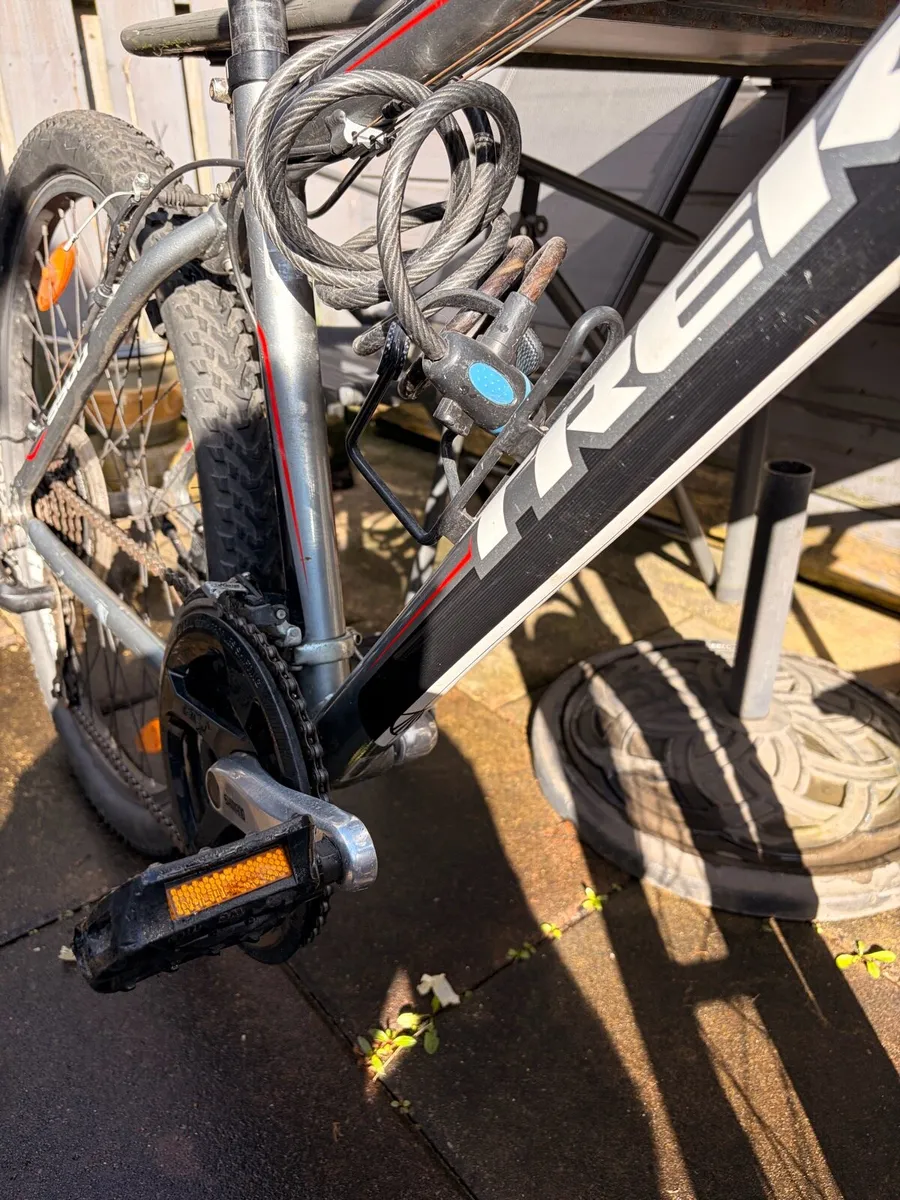 Trek 3500 Mountain Bike - Image 2