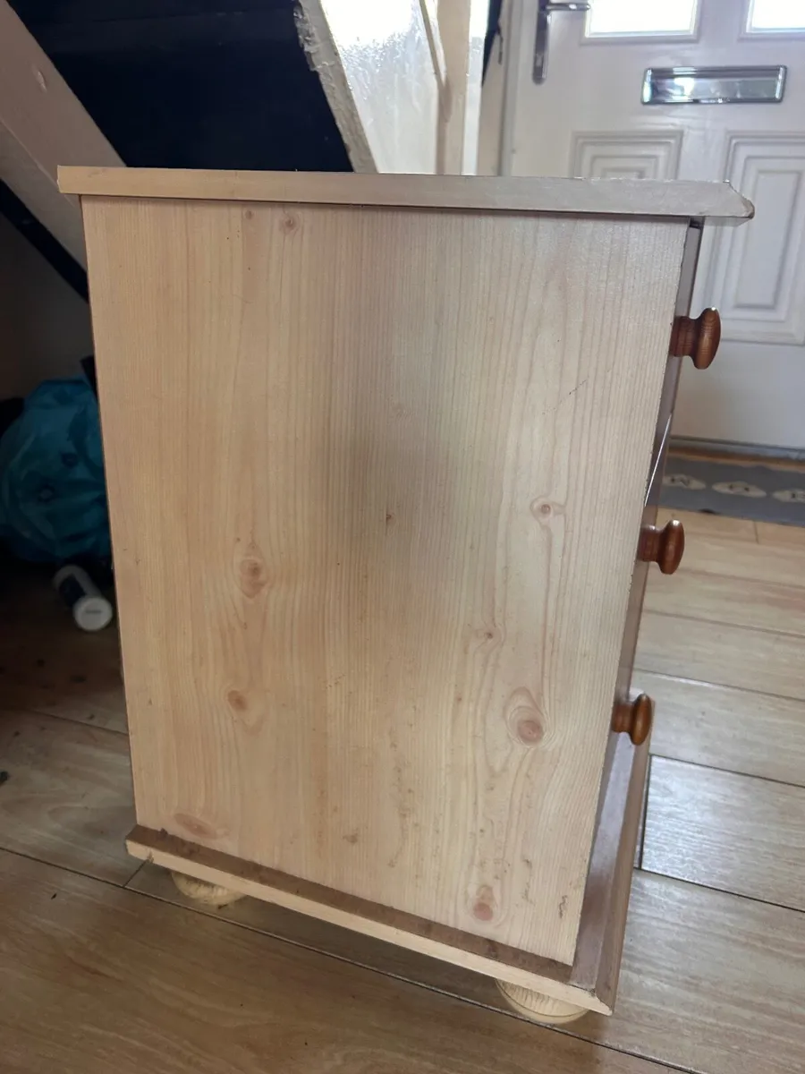 Wooden bedside locker with drawers, perfect condit - Image 3
