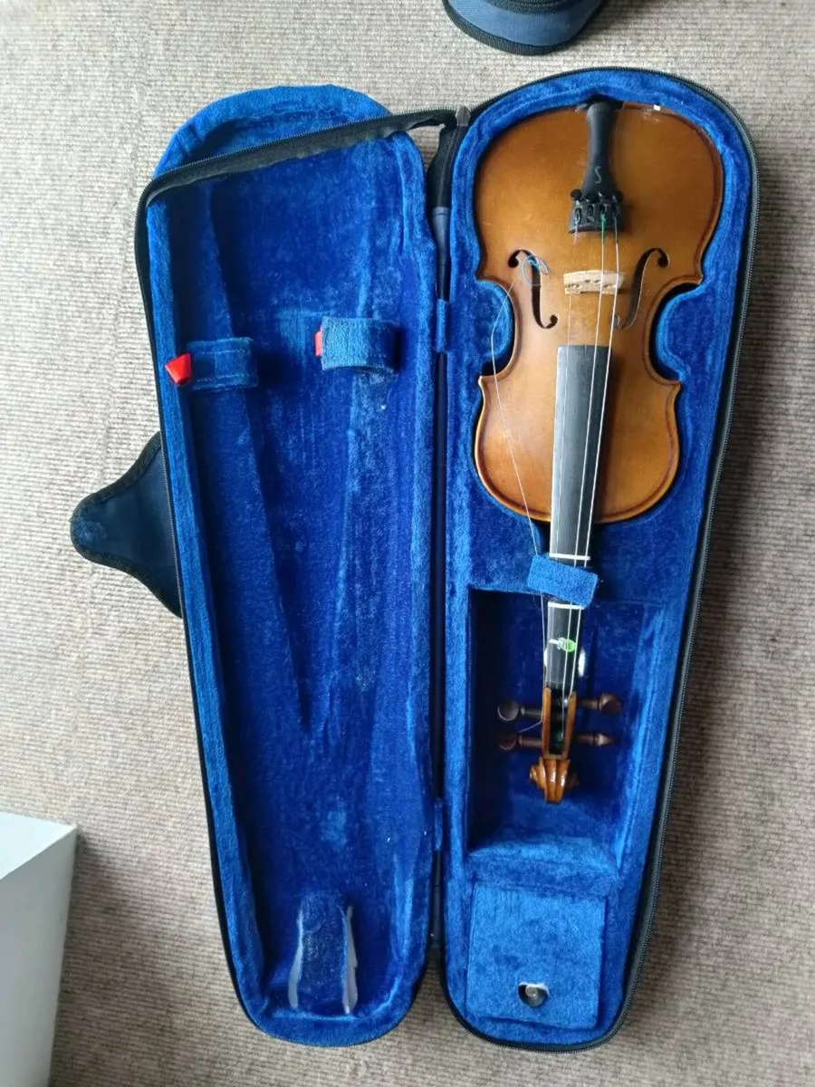 Stentor student violin 1/4 size - Image 1