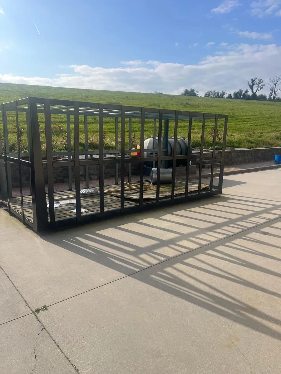 Man Other 2005 - Image 1