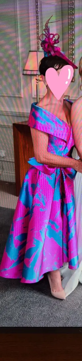 Mother of the bride dress and matching hat - Image 4