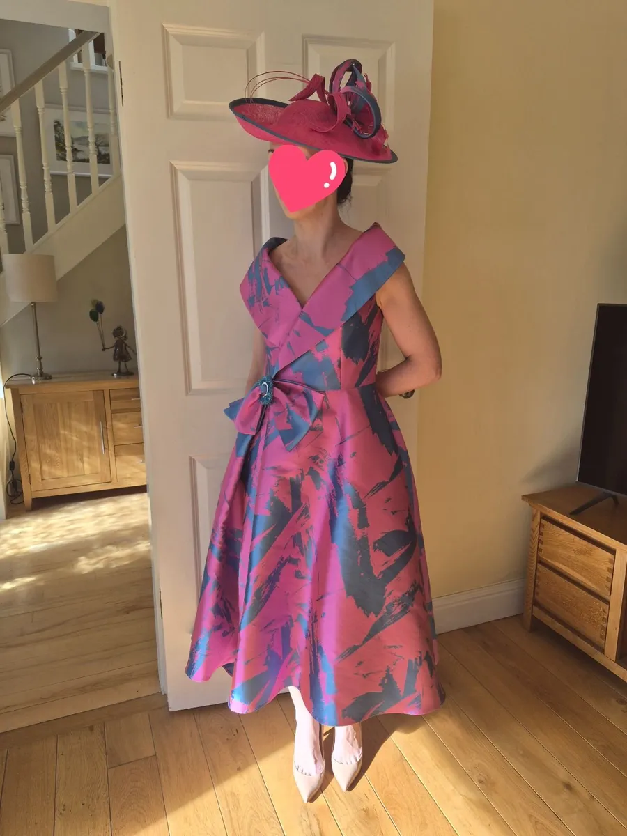 Mother of the bride dress and matching hat - Image 1