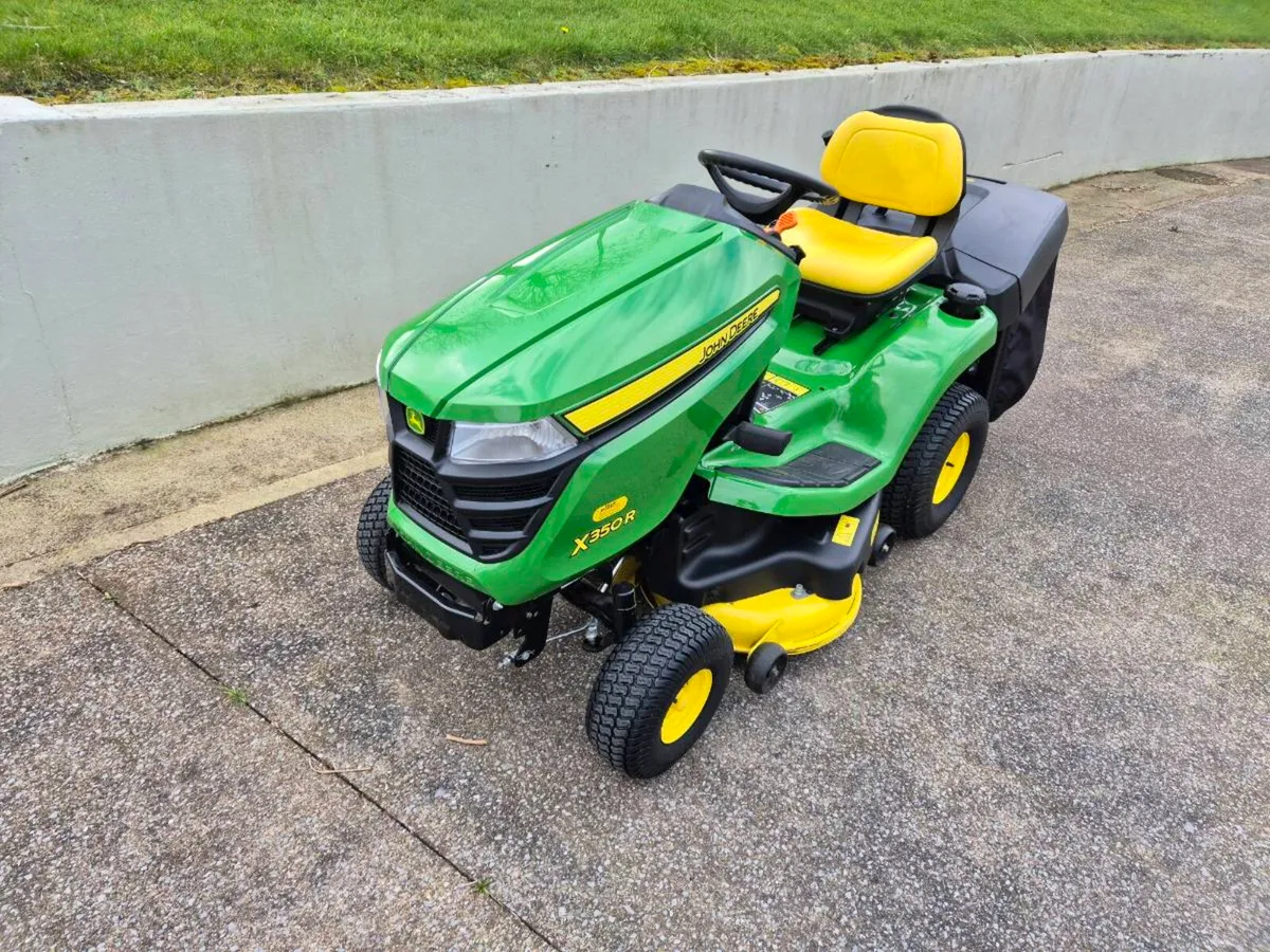 John Deere Lawnmower - Image 1