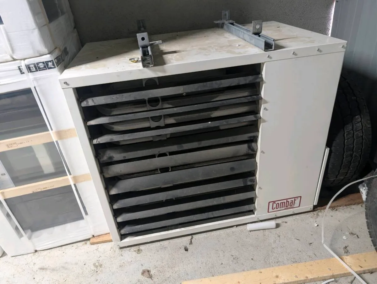 Gas heater - Image 1