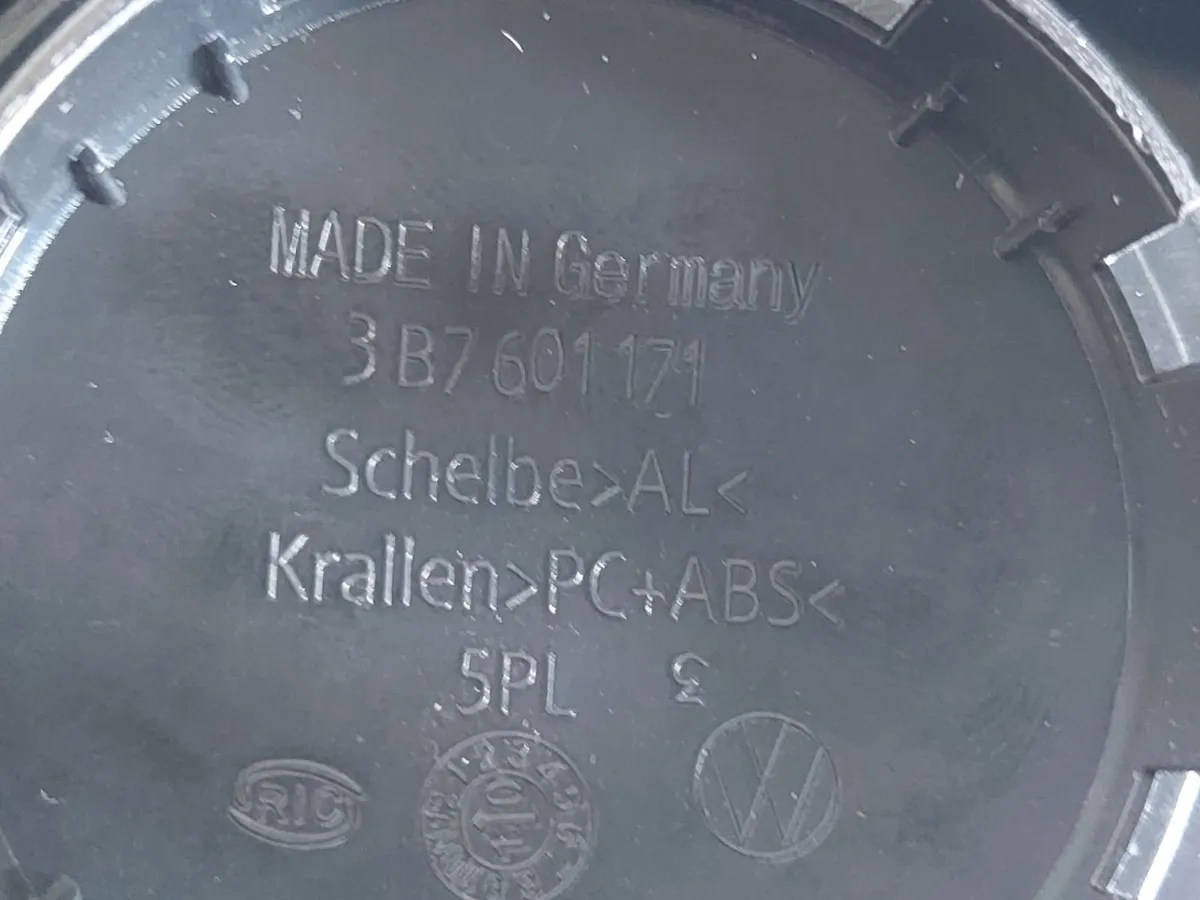 4 x Volkswagen Centre Caps (3B7) FREE POST - Image 3