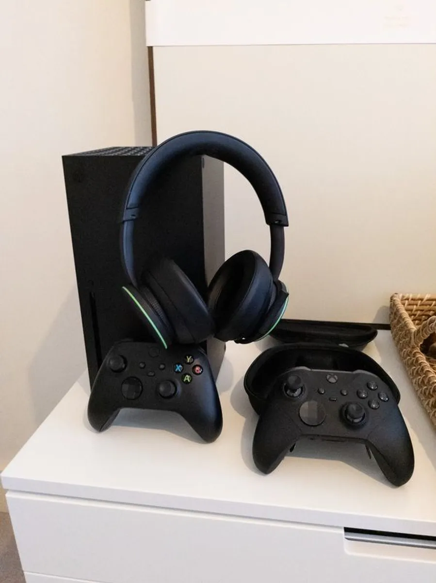 Xbox Series X + Elite Controller 2 + Xbox Wireless Headset - Image 1